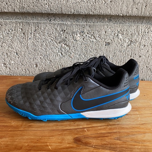 Nike Tiempo Indoor Soccer Shoes - Picture 3 of 9